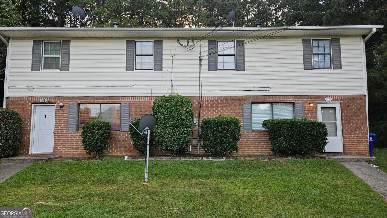 Primary Photo - 107 Rock Quarry Rd