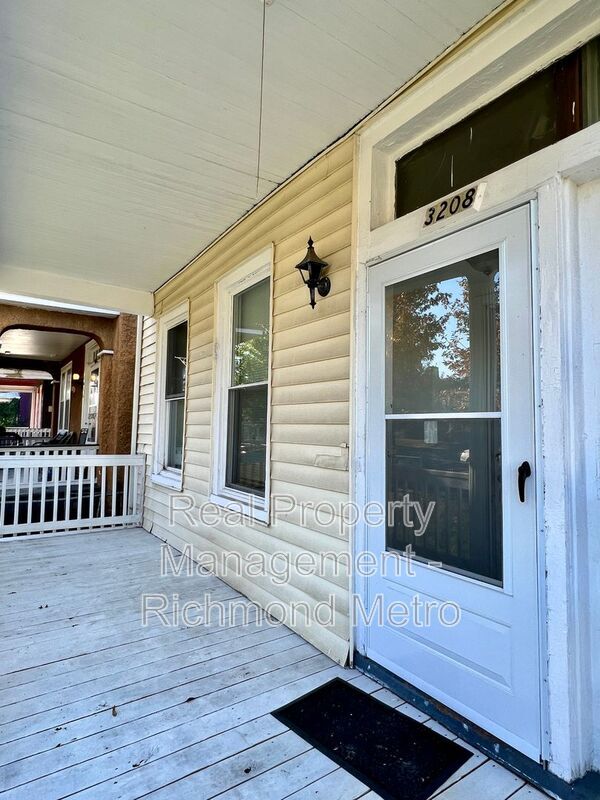 Building Photo - 3208 Carolina Ave