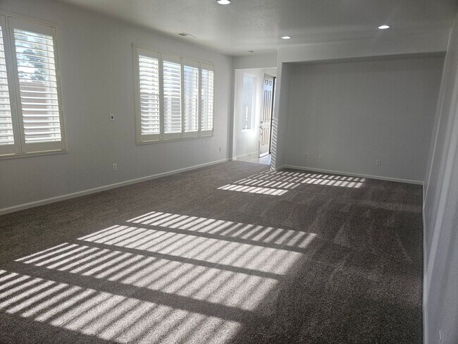 Foto del edificio - GORGEOUS 2009 Home - Just $2,250/month, 3/...
