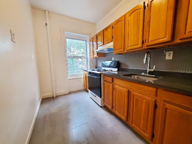 Building Photo - 591 Greene Ave