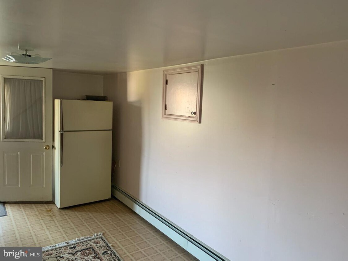 494 Compass Rd Unit B, Gap, PA 17527 Room for Rent in Gap, PA