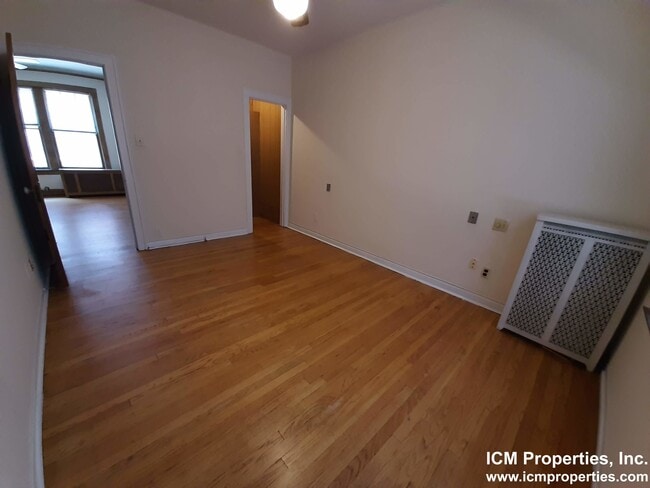 Building Photo - 428 W Surf St