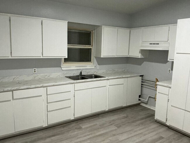 Foto del edificio - Updated 3 bed 1 bath