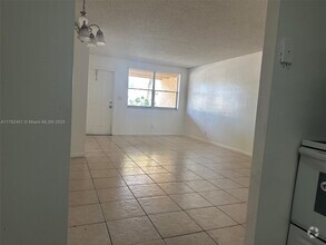 Building Photo - 850 E Commercial Blvd