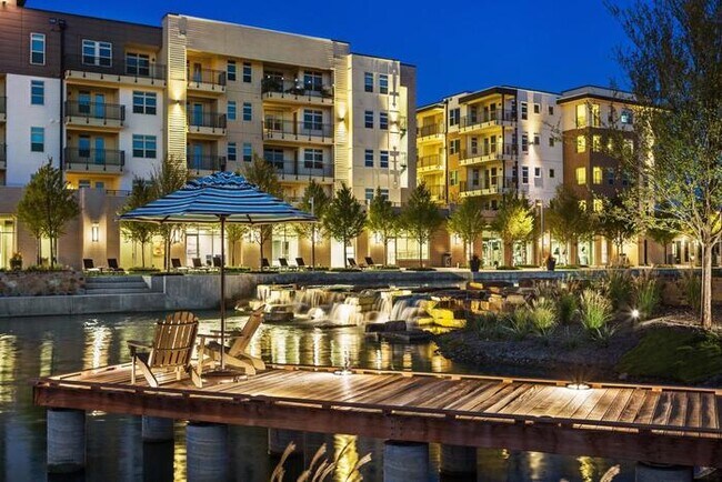 Foto del edificio - 3600 Windhaven Pkwy