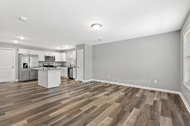 Building Photo - 2015 Dolly Dr