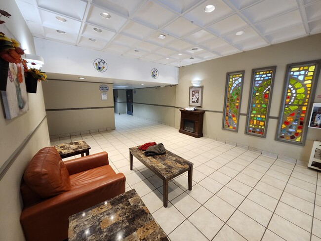 Building Photo - 411 Ellerdale St