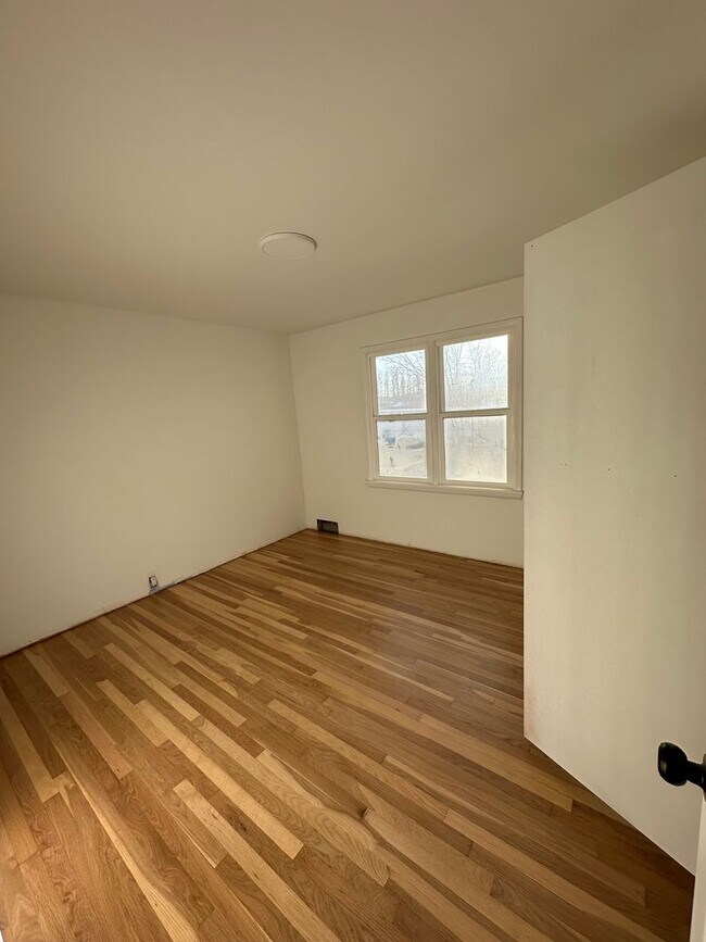 Building Photo - Rancher with unfinished basement APP#41)