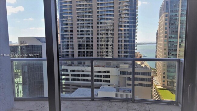 Building Photo - 1060 Brickell Ave