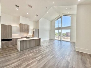 Building Photo - 3525 Normandy Ave