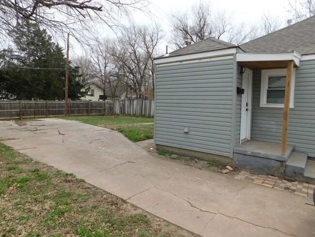 Foto del edificio - 1 Bed 1 Bath Duplex w/ Washer Dryer hookup