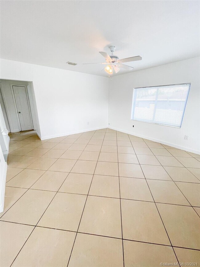 Foto del edificio - 1215 NE 109th St