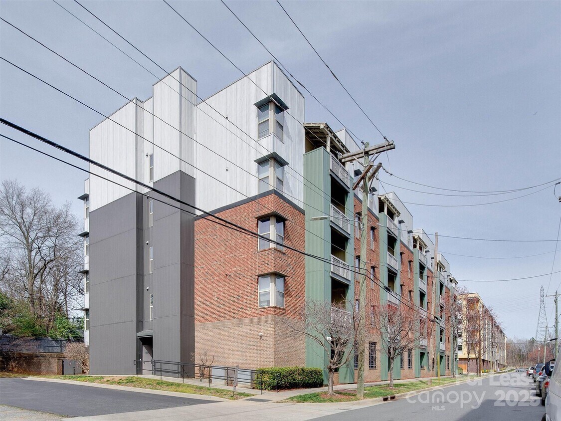 Primary Photo - 630 Calvert St