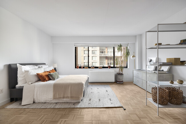 Interior Photo - 200 East 87th Street