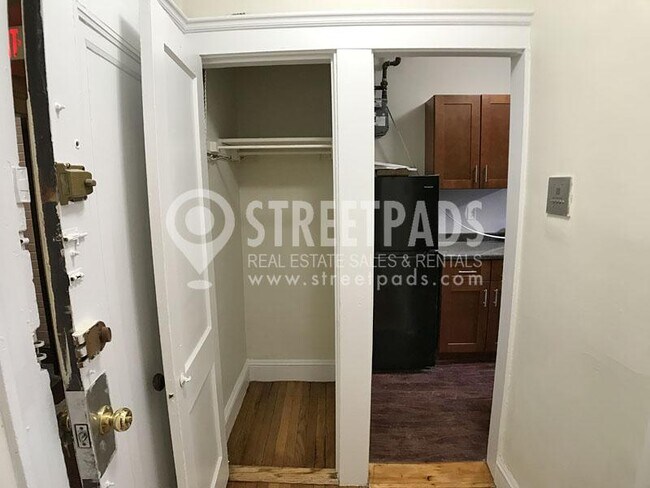 Building Photo - bedroom in Boston MA 02215