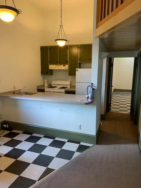 Kitchen - 129 E Main St