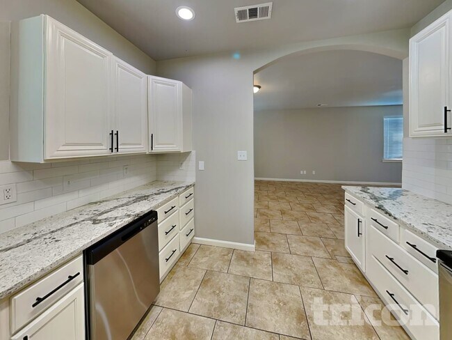 Foto del edificio - 624 Nora Ln