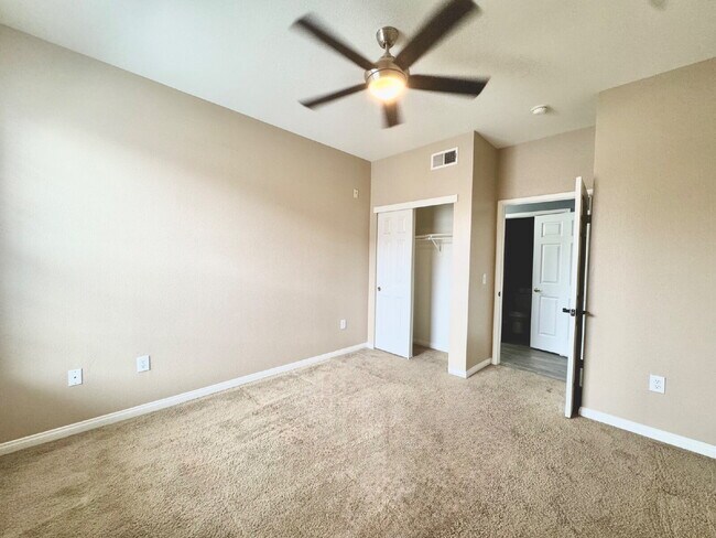 Foto del edificio - Ground Floor 2BD/2BA Condo in Gated Hender...