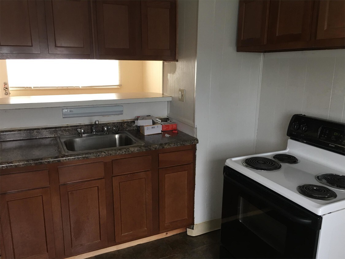 Building Photo - 3640 Cushing Dr