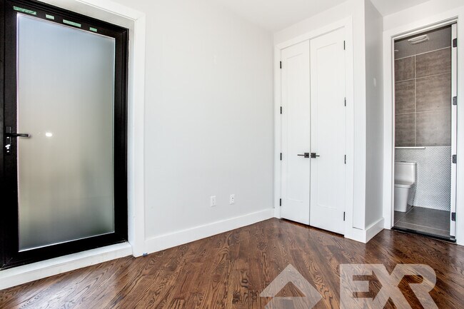 Building Photo - 35 Claver Pl