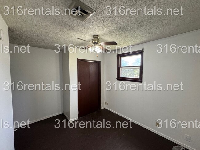 Building Photo - 1001 Hoch