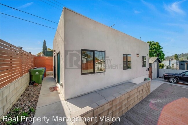 Building Photo - 2 br, 1 bath House - 3122 Chaucer St