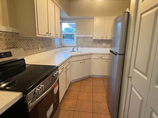 Building Photo - Welcome Home  CAll Sheila Campbell  407-68...