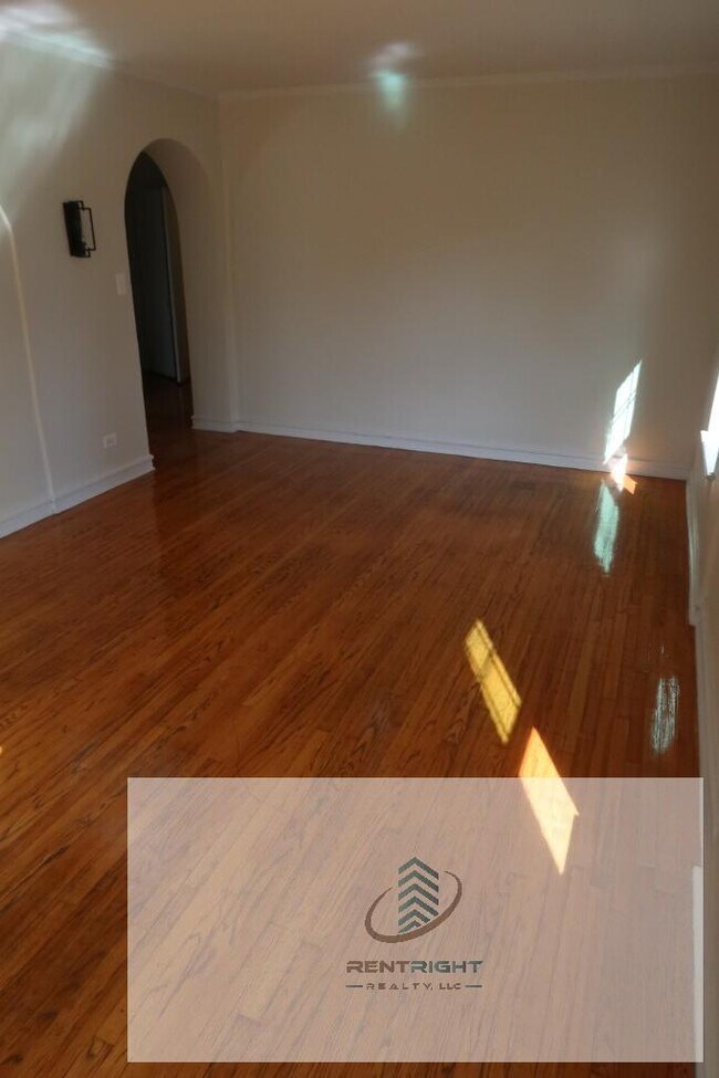 Building Photo - 426 W Briar Pl