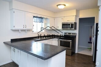 Building Photo - 419 W Friendly Cir