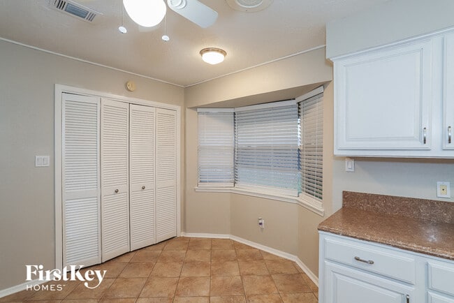 Foto del edificio - 613 W Castle Harbour Dr