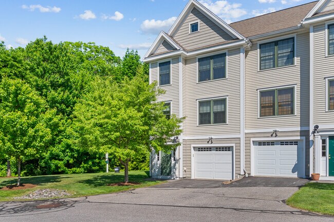 Building Photo - 41 Village Dr