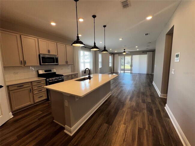 Foto del edificio - 2448 Spring Breeze Dr