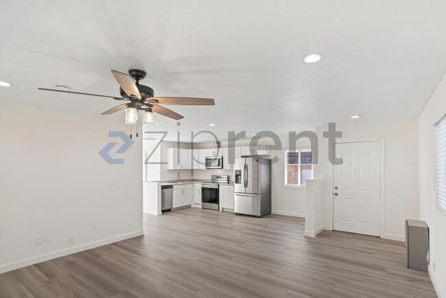 Building Photo - Unit