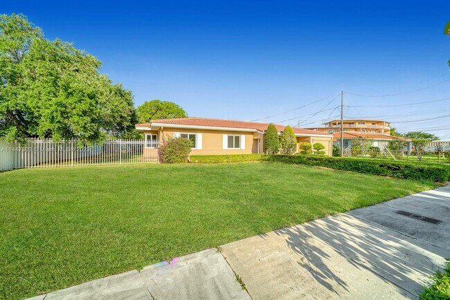Building Photo - 124 SW 51st Pl