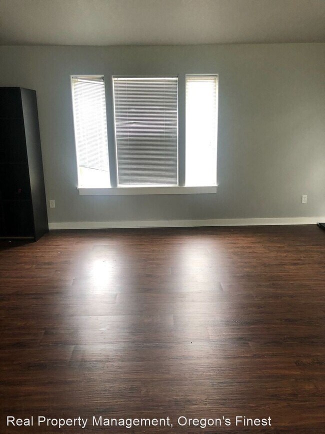 Building Photo - Studio, 1 bath Apartment - 9234 N Bristol Ave