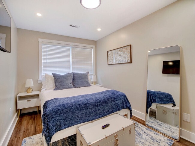 Building Photo - 88 Van Reypen St