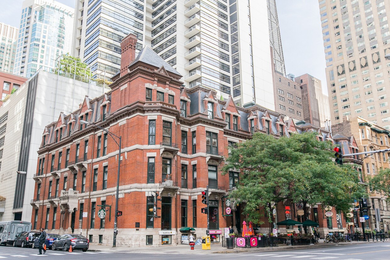 Foto principal - 801 N Wabash Ave