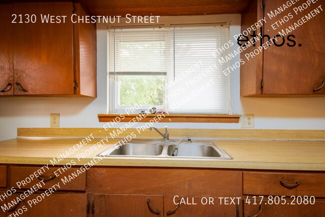 Building Photo - Spacious 3 Bedroom/1 Bath Home