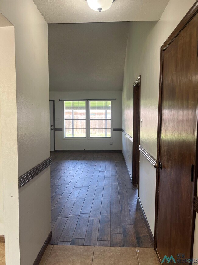 Building Photo - 1712 Windsor Way