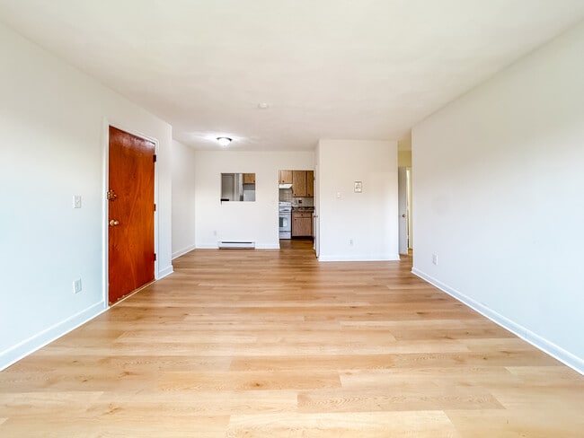 Building Photo - 11 Hodges Ave