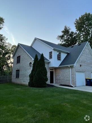 Building Photo - 10600 Central Ave