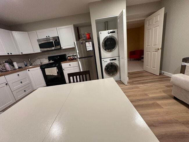 kitchen-washer/dryer - 3846 Farrcroft Grn