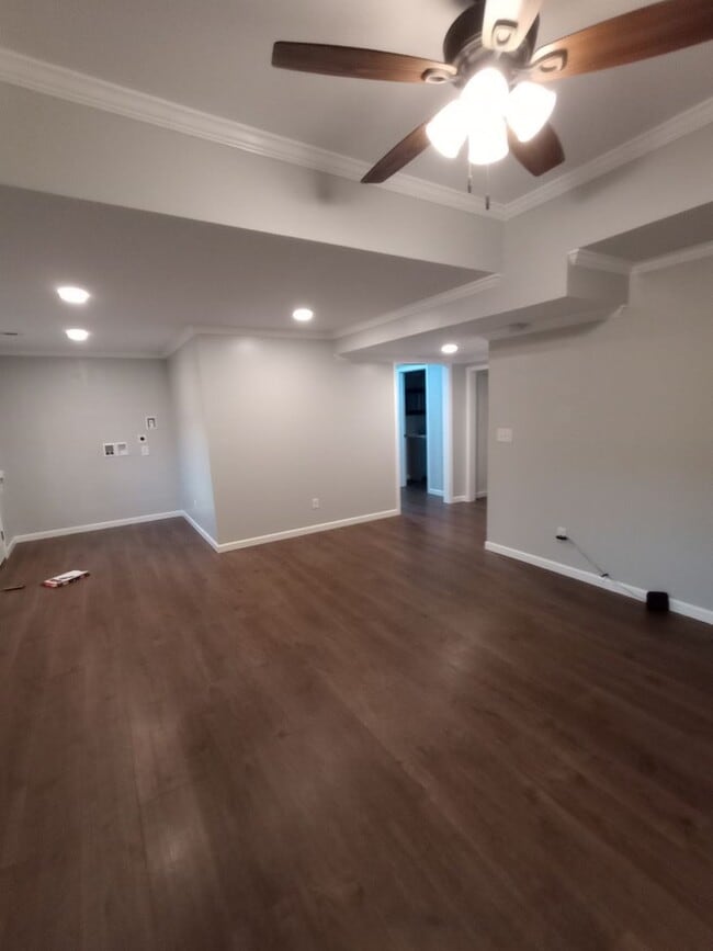 Building Photo - 1 bedroom basement rental