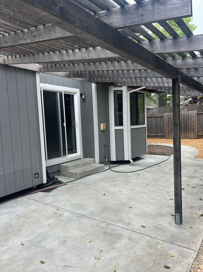 Foto del edificio - COMING SOON!! Gorgeous 4 bed 3 bath home l...