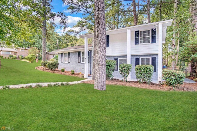 Building Photo - 2586 Williamsburg Dr