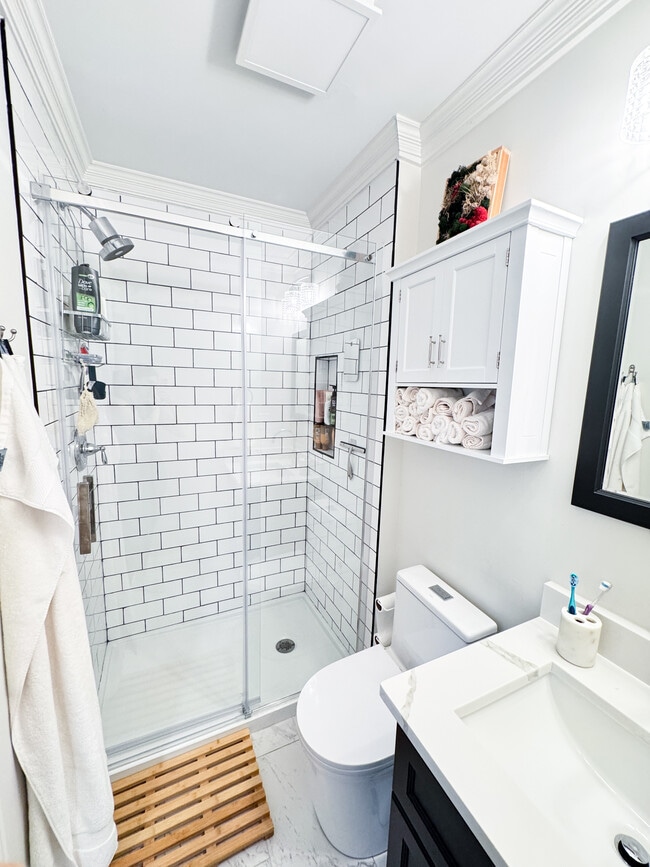 Photo - 5415 Larchmont Ave House