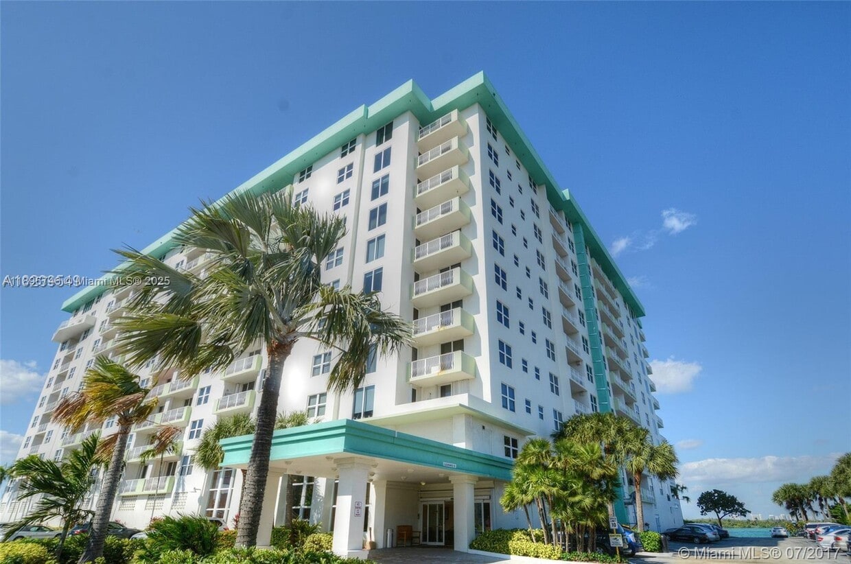 Foto del edificio - 10350 W Bay Harbor Dr