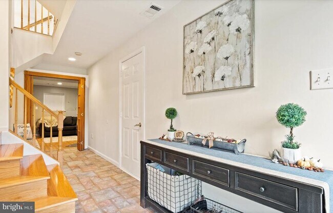 Foto del edificio - 5554 Jowett Ct