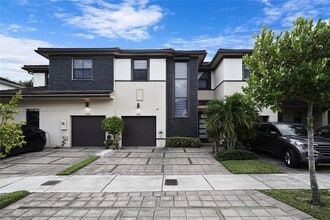 Building Photo - 15922 NW 91st Ct