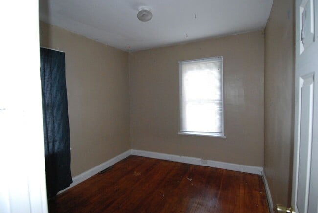 Building Photo - 2 bedroom Home in the Heart of Forest Lake — $1,400/Month